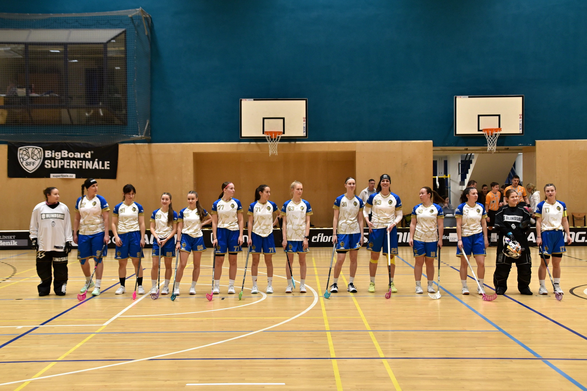 PREVIEW | �eny vyr�� na venkovn� utk�n� s tabulkov�m sousedem do Svitav