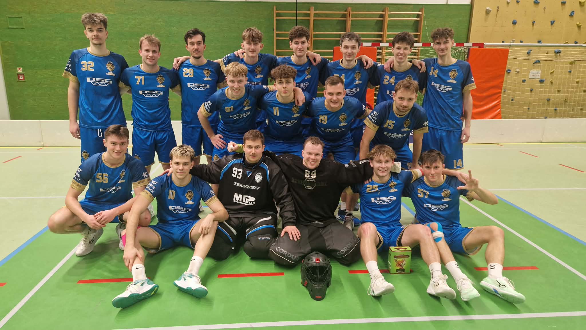 REPORT | T�in�ct� v�hra v �ad�. Mu�i prodlou�ili v Jarom��i v�t�znou s�rii